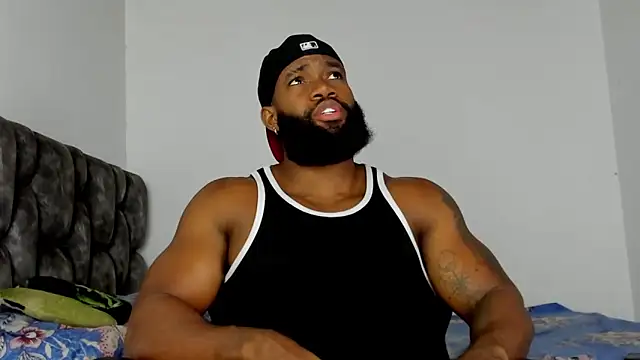 Snapshot of james_musclebbc chatting on December 19, 11:45 pm james musclebbc online show from December 19, 11:45 pm