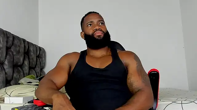 Snapshot of james_musclebbc chatting on January 15, 1:43 am james musclebbc online show from January 15, 1:43 am