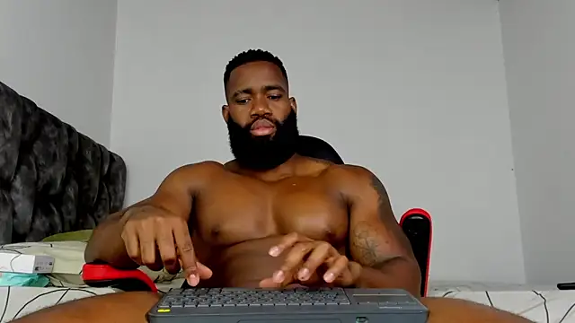 Snapshot of james_musclebbc chatting on February 8, 12:14 am james musclebbc online show from February 8, 12:14 am