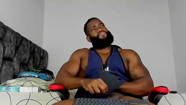 Snapshot of james_musclebbc chatting on February 10, 2:15 am james musclebbc online show from February 10, 2:15 am