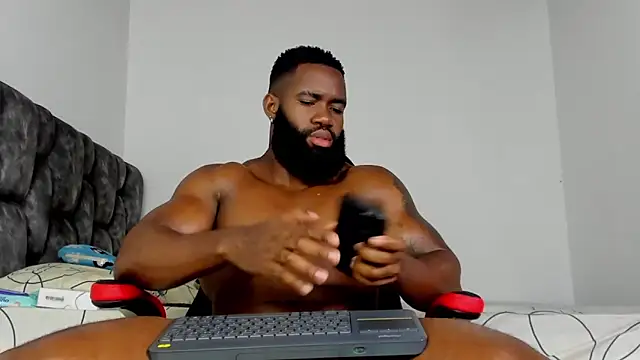 Snapshot of james_musclebbc chatting on February 10, 10:58 pm james musclebbc online show from February 10, 10:58 pm