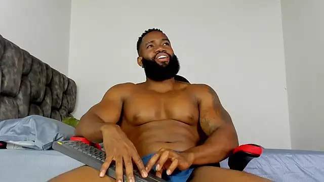 Snapshot of james_musclebbc chatting on February 18, 12:06 am james musclebbc online show from February 18, 12:06 am