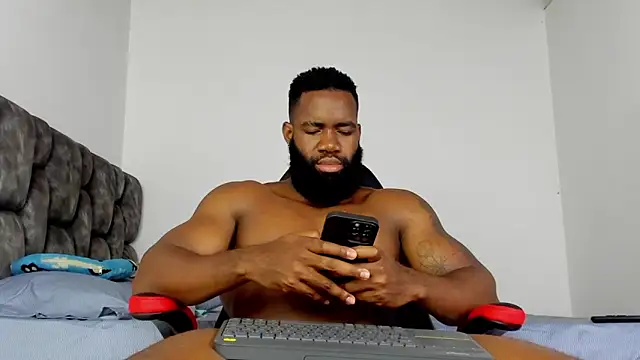 Snapshot of james_musclebbc chatting on February 24, 4:10 am james musclebbc online show from February 24, 4:10 am