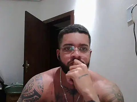 Snapshot of Mitt1993b chatting on September 9, 8:30 pm Mitt1993b online show from September 9, 8:30 pm