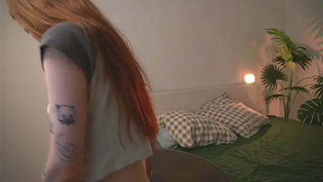 Snapshot of Lillie_Woods chatting on October 3, 11:46 pm Lillie Woods online show from October 3, 11:46 pm