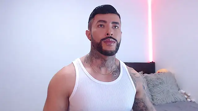 Snapshot of andrea_de_lucaa chatting on November 5, 2:55 am andrea de lucaa online show from November 5, 2:55 am