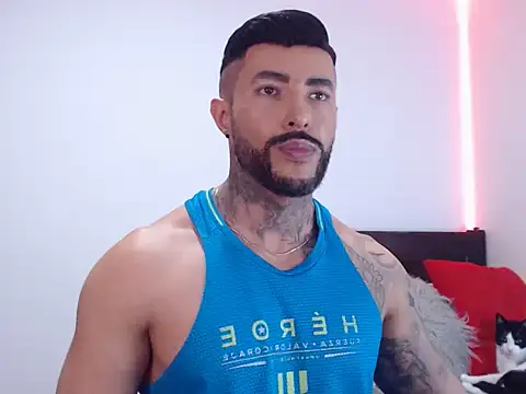 Snapshot of andrea_de_lucaa chatting on November 6, 11:15 pm andrea de lucaa online show from November 6, 11:15 pm