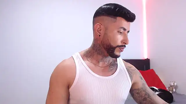 Snapshot of andrea_de_lucaa chatting on November 12, 4:02 am andrea de lucaa online show from November 12, 4:02 am