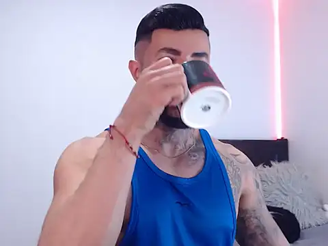 Snapshot of andrea_de_lucaa chatting on November 19, 3:28 am andrea de lucaa online show from November 19, 3:28 am