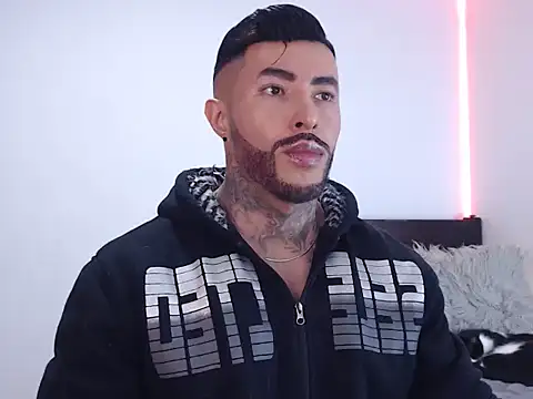 Snapshot of andrea_de_lucaa chatting on November 22, 4:11 am andrea de lucaa online show from November 22, 4:11 am