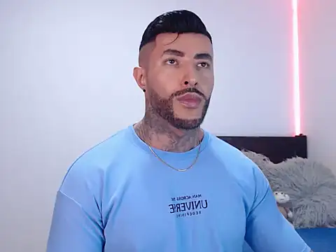 Snapshot of andrea_de_lucaa chatting on November 28, 1:30 am andrea de lucaa online show from November 28, 1:30 am