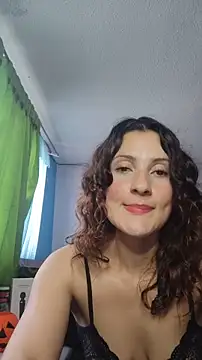 Snapshot of lindasyt chatting on October 21, 3:13 pm lindasyt online show from October 21, 3:13 pm