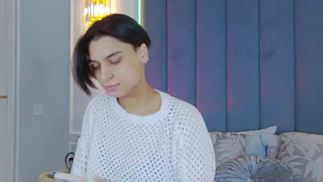 Snapshot of VioletAsh chatting on October 6, 4:32 am VioletAsh online show from October 6, 4:32 am