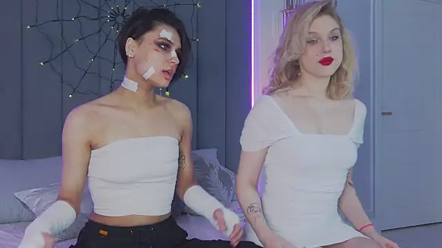 Snapshot of VioletAsh chatting on October 26, 5:13 am VioletAsh online show from October 26, 5:13 am