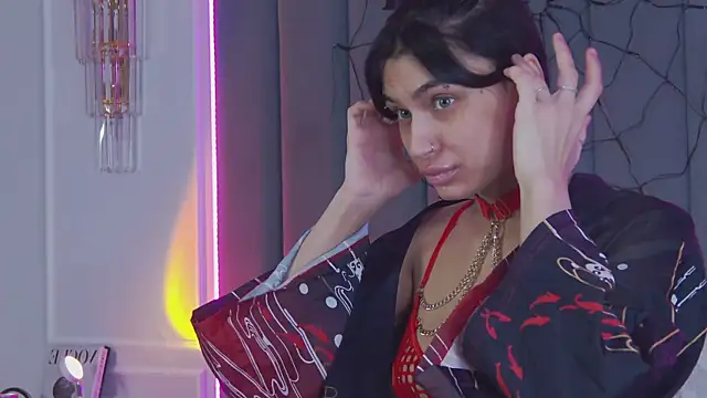 Snapshot of VioletAsh chatting on November 2, 4:37 am VioletAsh online show from November 2, 4:37 am