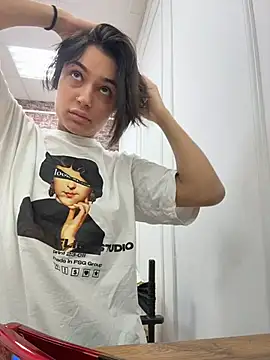 Snapshot of VioletAsh chatting on November 12, 4:24 am VioletAsh online show from November 12, 4:24 am