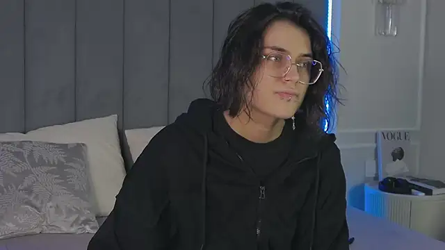 VioletAsh online show from April 26, 4:32 am