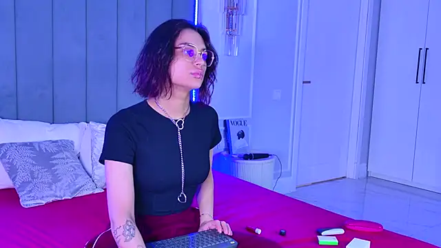 VioletAsh online show from June 8, 4:24 am