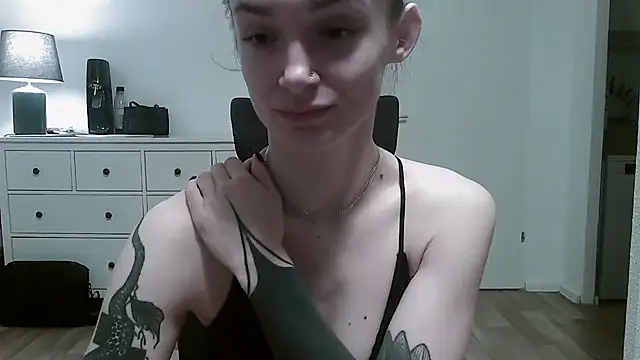   Leyla   online show from November 11, 5:40 am