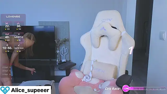 Snapshot of Alice_super_ chatting on October 16, 6:14 am Alice super online show from October 16, 6:14 am