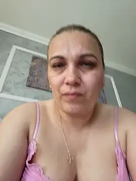 Snapshot of PalomaDesireee chatting on May 12, 9:06 am PalomaDesireee online show from May 12, 9:06 am