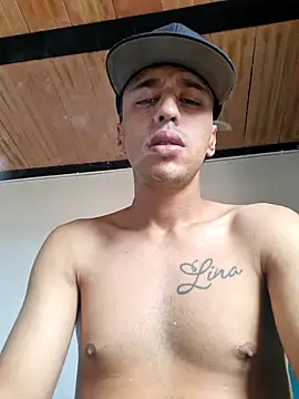 Santi2323xxX online show from July 17, 5:29 pm