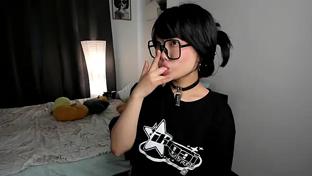  molly molly molly  online show from October 4, 11:30 am