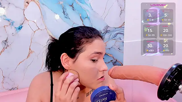 TIFFANY GLOW   online show from October 25, 8:03 pm