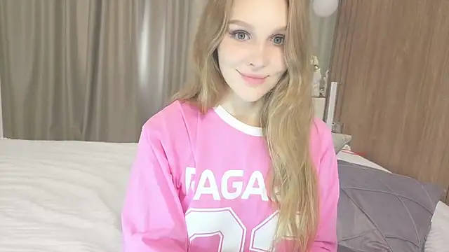 Snapshot of Brigitte_Bardot chatting on October 3, 6:21 am Brigitte Bardot online show from October 3, 6:21 am