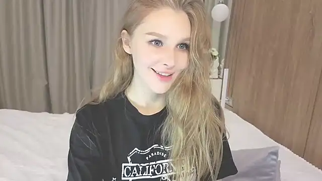 Snapshot of Brigitte_Bardot chatting on October 11, 4:44 am Brigitte Bardot online show from October 11, 4:44 am