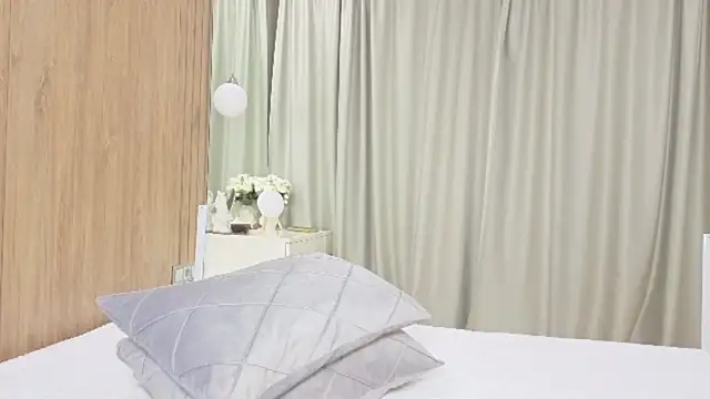 Snapshot of Brigitte_Bardot chatting on November 19, 7:52 am Brigitte Bardot online show from November 19, 7:52 am