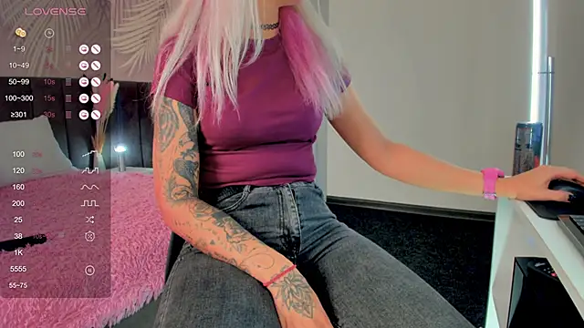 Kira Key online show from September 16, 1:50 am