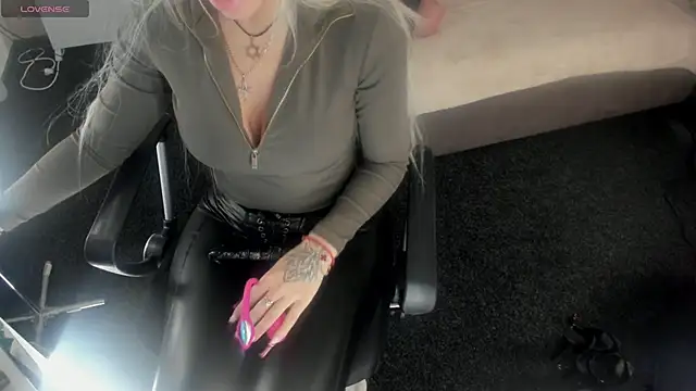 Kira Key online show from February 10, 1:53 am