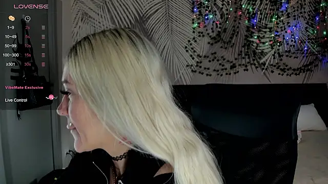 Kira Key online show from February 20, 1:57 am