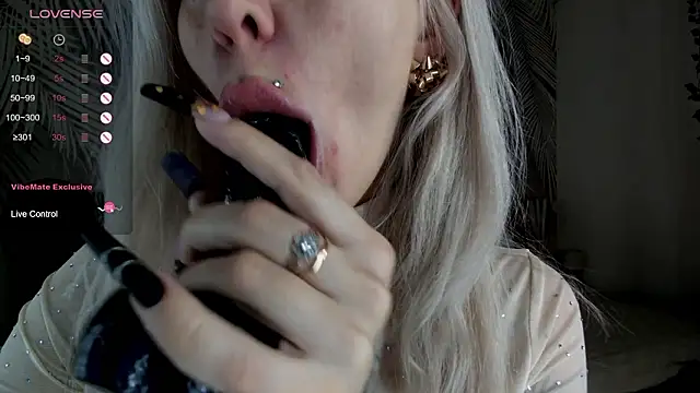 Kira Key online show from March 10, 1:54 am