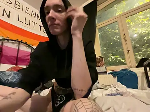 Snapshot of Styxlust chatting on September 15, 6:41 pm Styxlust online show from September 15, 6:41 pm