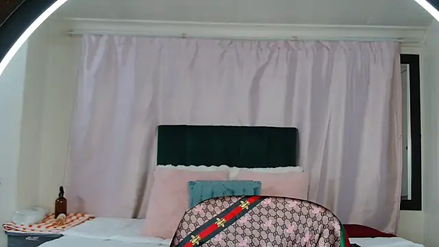 Snapshot of -cleowilliams- chatting on October 8, 7:17 am -cleowilliams- online show from October 8, 7:17 am