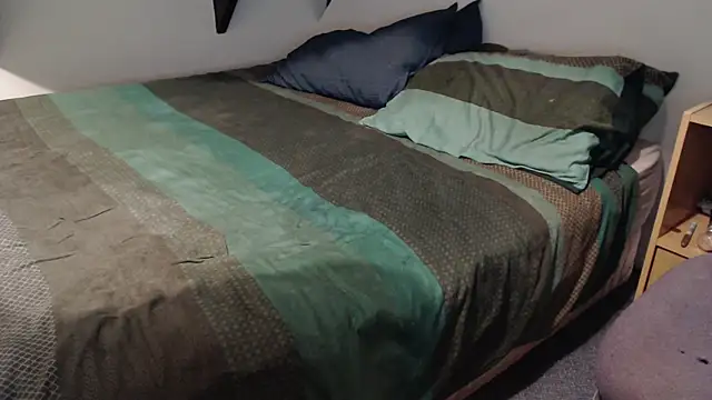 idiotpig66 online show from March 3, 7:10 am