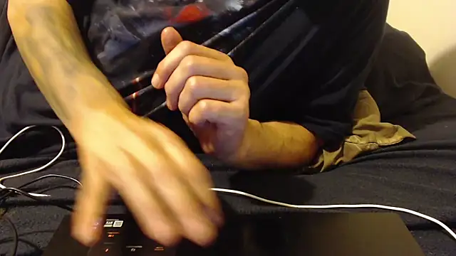 idiotpig66 online show from March 22, 7:23 am