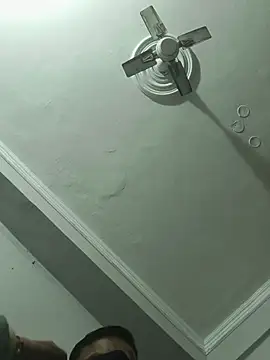 vardh033 online show from December 3, 5:22 pm