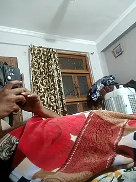 vardh033 online show from April 7, 2:23 am