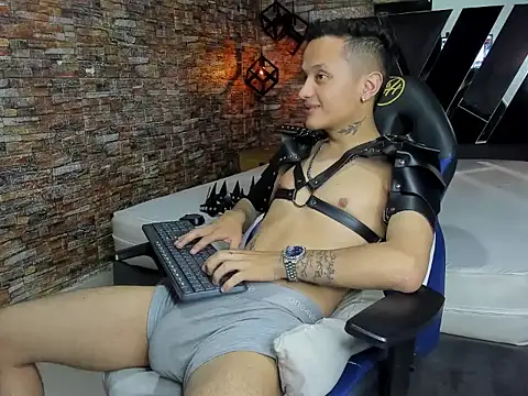 SkinnyZetth online show from December 16, 12:10 pm