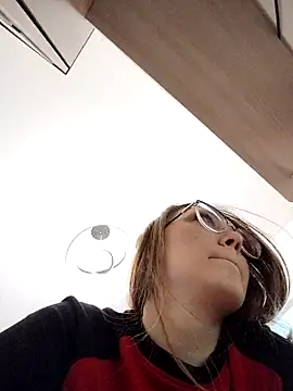 Snapshot of AlisaWyn chatting on January 12, 3:34 am AlisaWyn online show from January 12, 3:34 am