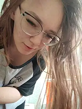 Snapshot of AlisaWyn chatting on January 16, 7:01 am AlisaWyn online show from January 16, 7:01 am