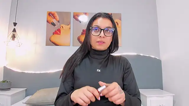 Sara mora  online show from May 28, 11:51 am