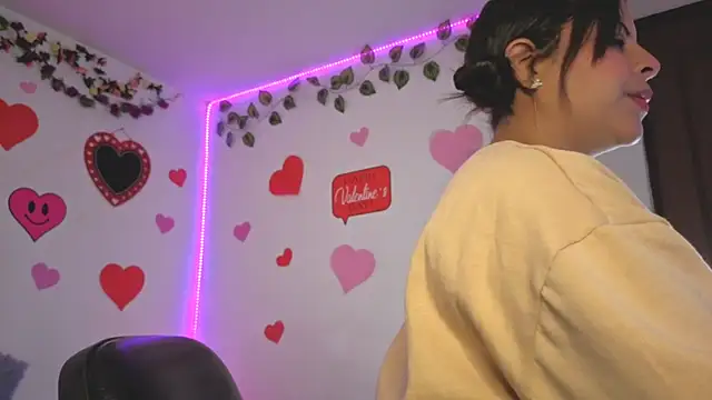 MiaCollinssx online show from February 19, 12:56 pm