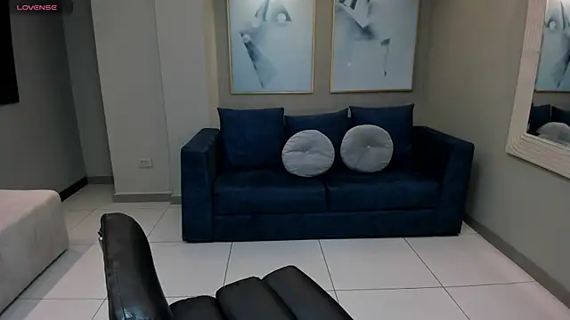 LeahNovac online show from November 4, 11:20 am