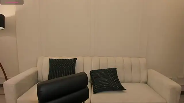 LeahNovac online show from November 28, 11:24 am