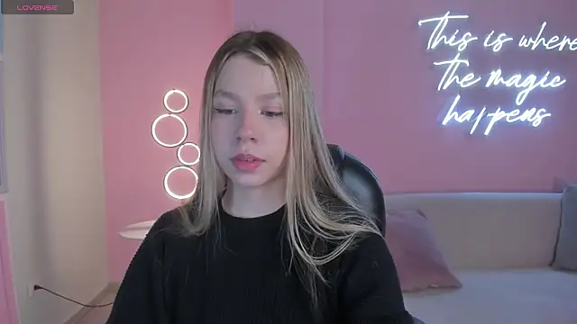 Snapshot of TiffannySins chatting on June 9, 2:56 am TiffannySins online show from June 9, 2:56 am