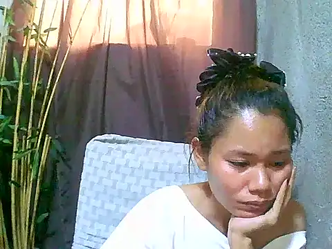 Sweeetgurll online show from April 18, 8:18 am